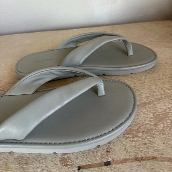 Vince Olexa Leather Flip Flop Sandals - Picture 5 of 10